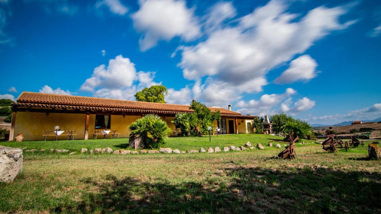 Agriturismo Carrucana Martis エクステリア 写真
